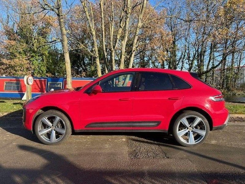 PORSCHE MACAN