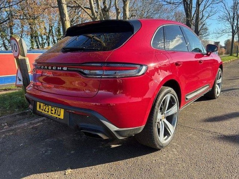 PORSCHE MACAN