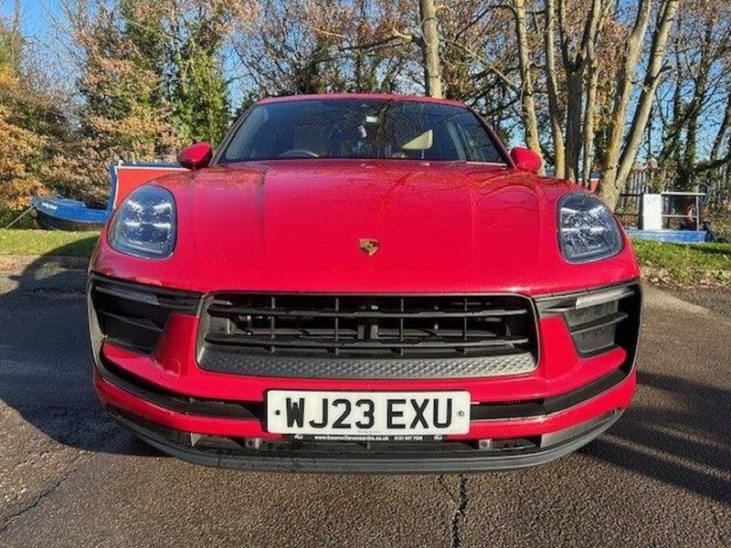 PORSCHE MACAN
