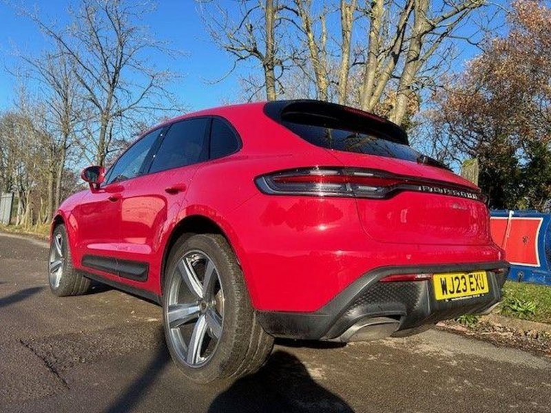 PORSCHE MACAN