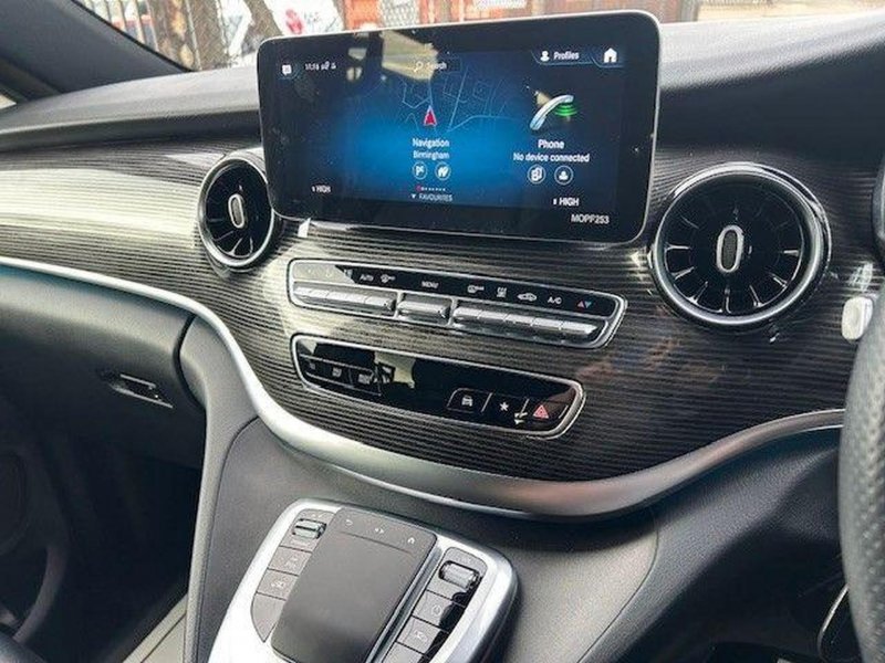 MERCEDES-BENZ EQV