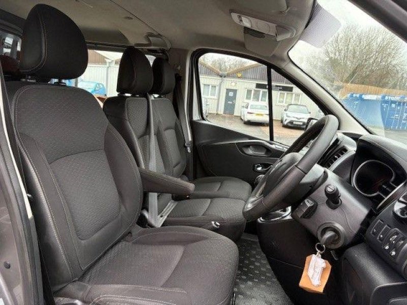 VAUXHALL VIVARO
