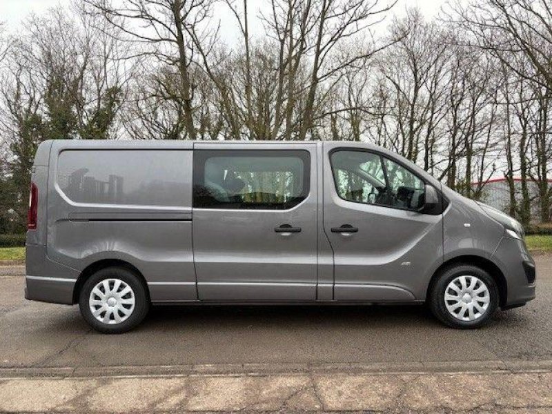 VAUXHALL VIVARO