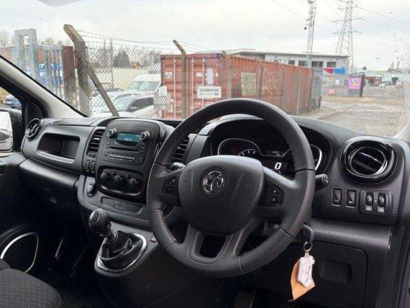 VAUXHALL VIVARO