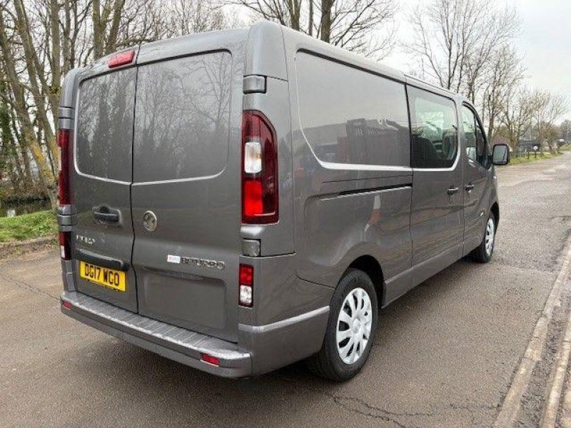 VAUXHALL VIVARO