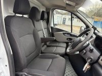 NISSAN NV300