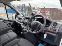 NISSAN NV300