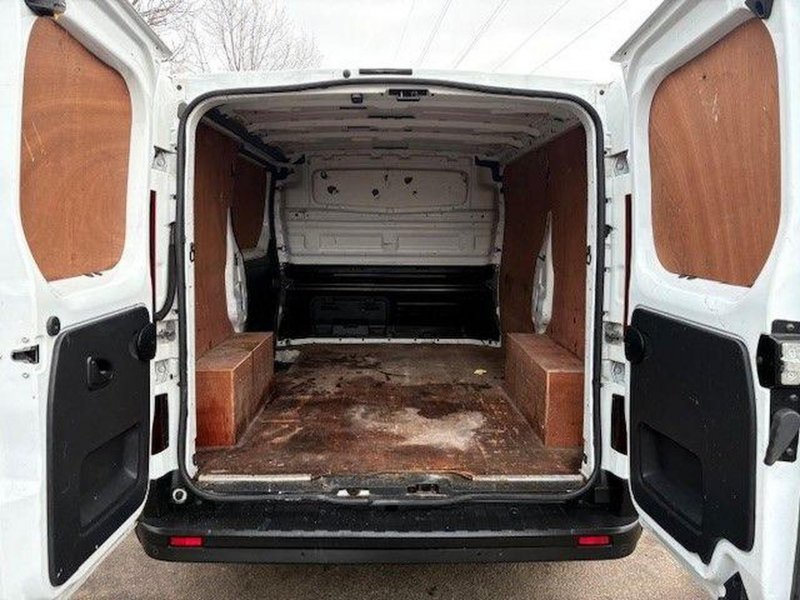 NISSAN NV300