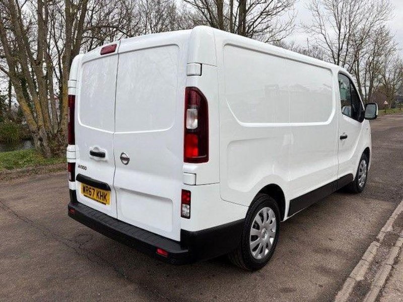 NISSAN NV300