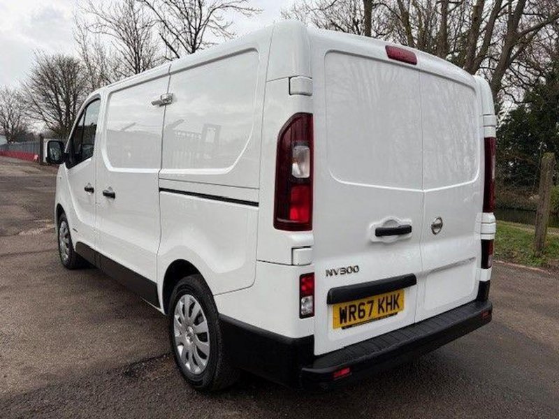 NISSAN NV300