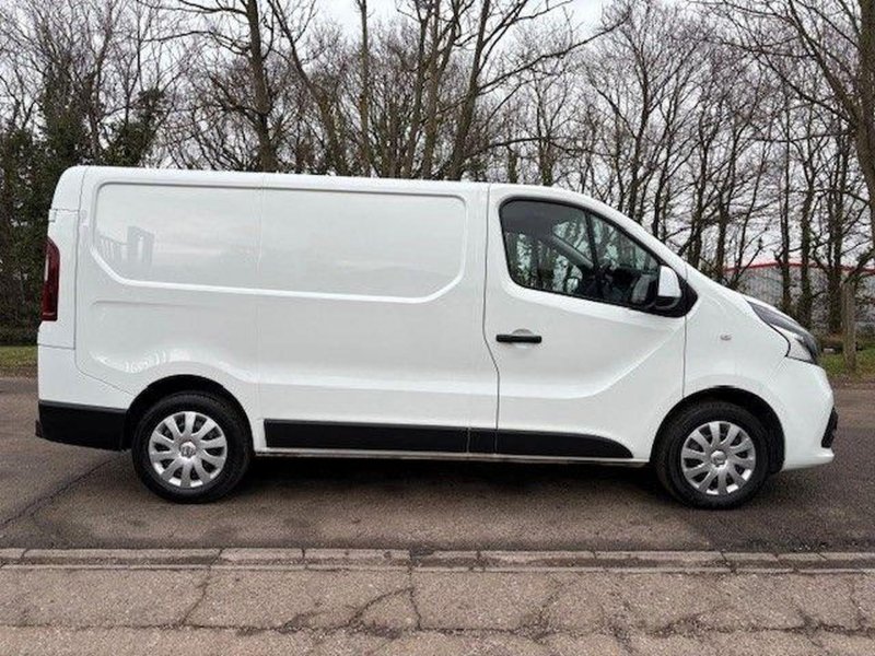 NISSAN NV300