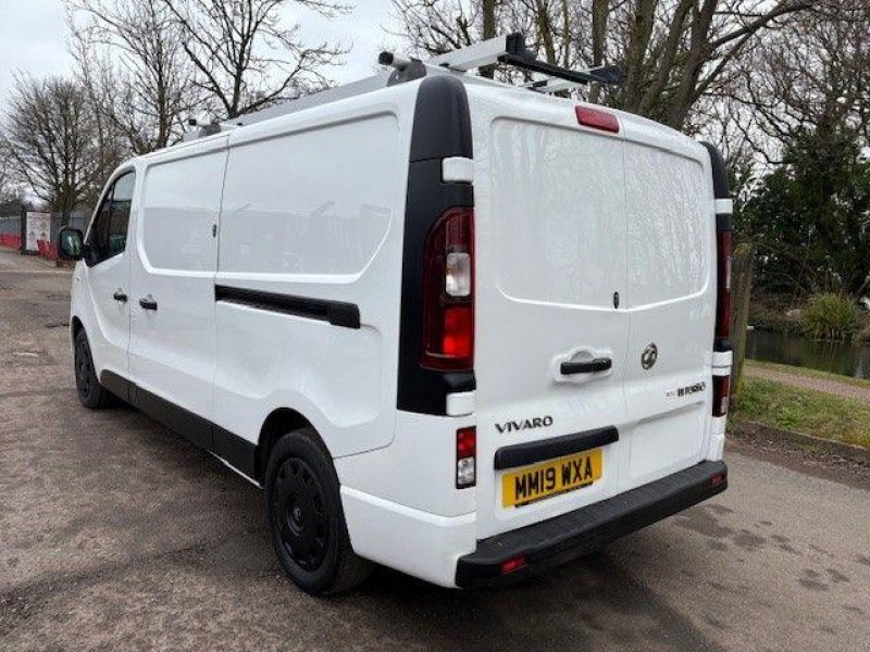 VAUXHALL VIVARO