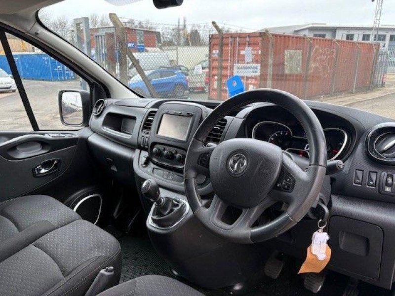 VAUXHALL VIVARO