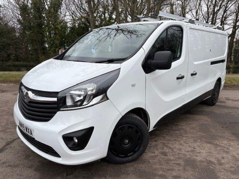 VAUXHALL VIVARO