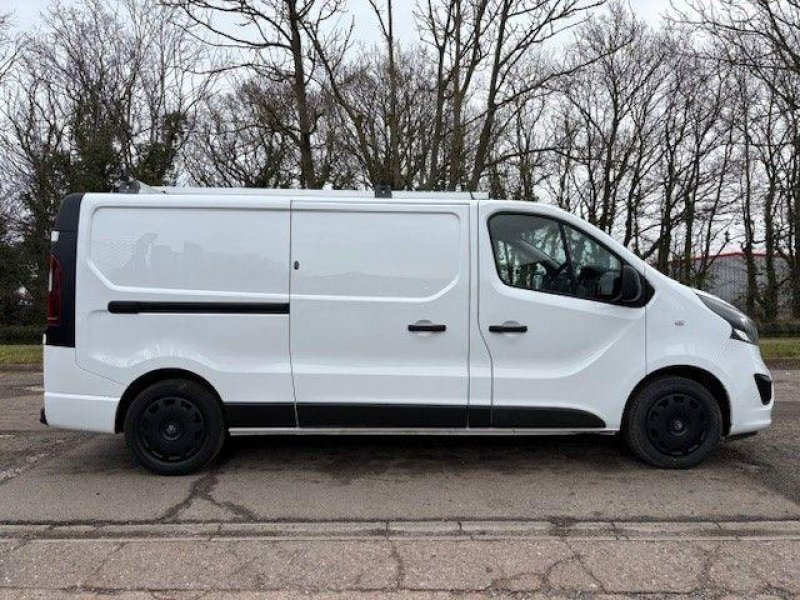 VAUXHALL VIVARO