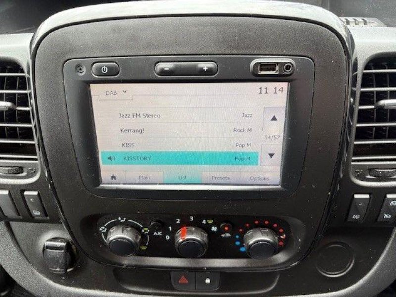 VAUXHALL VIVARO
