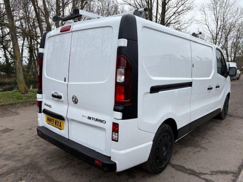 VAUXHALL VIVARO