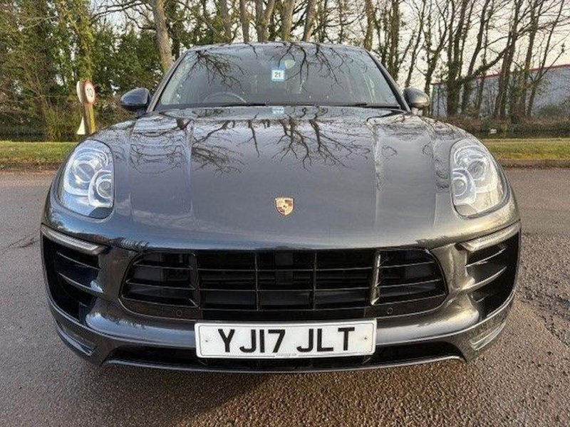 PORSCHE MACAN