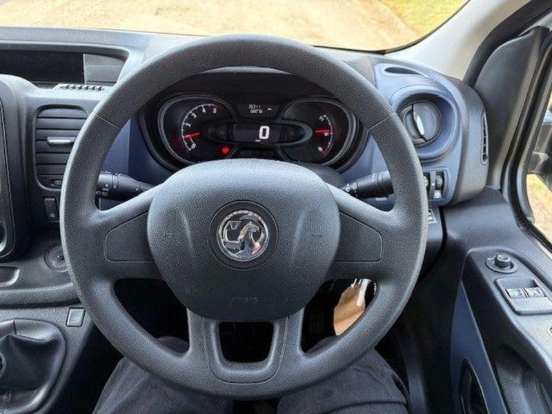 VAUXHALL VIVARO