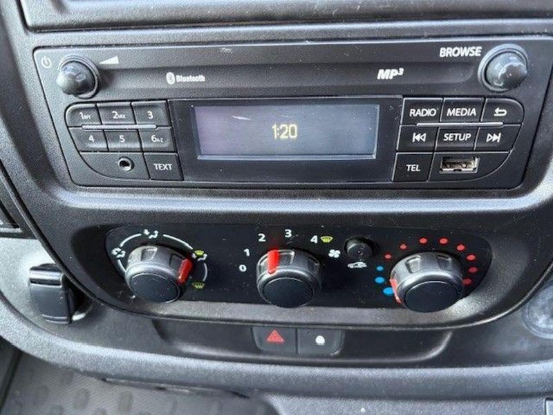 VAUXHALL VIVARO
