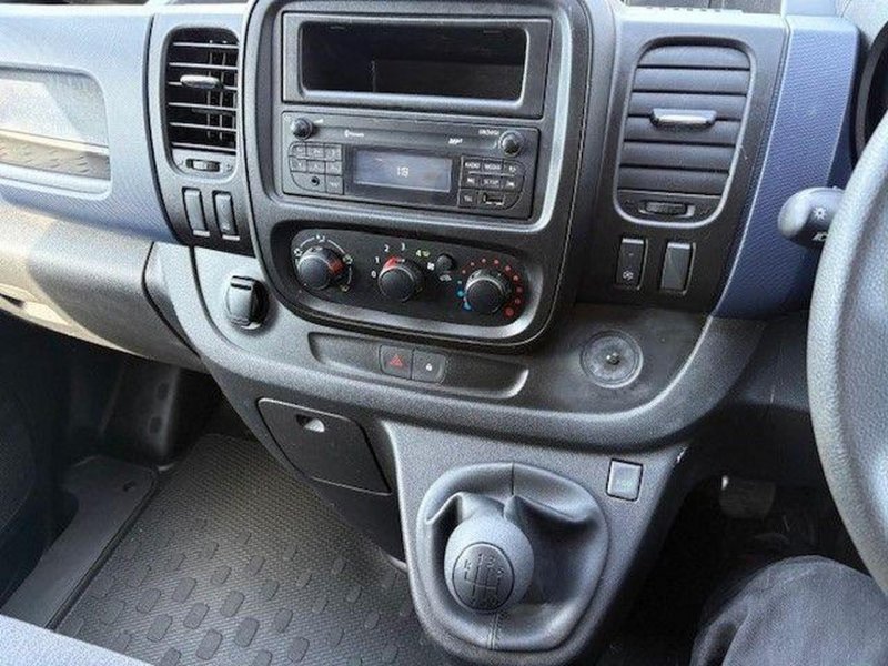 VAUXHALL VIVARO