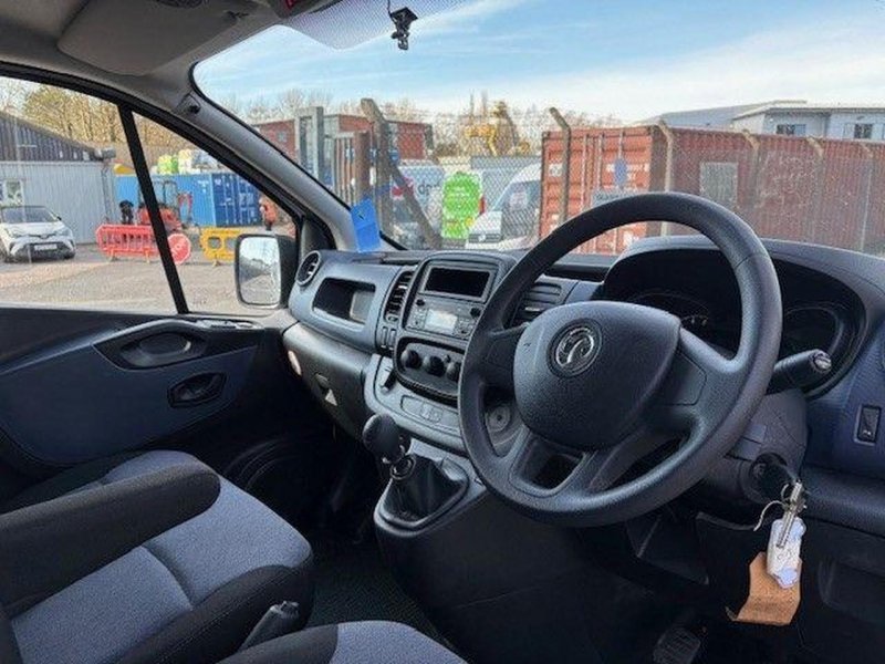 VAUXHALL VIVARO