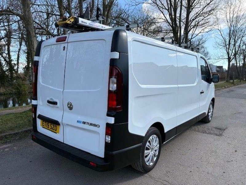 VAUXHALL VIVARO