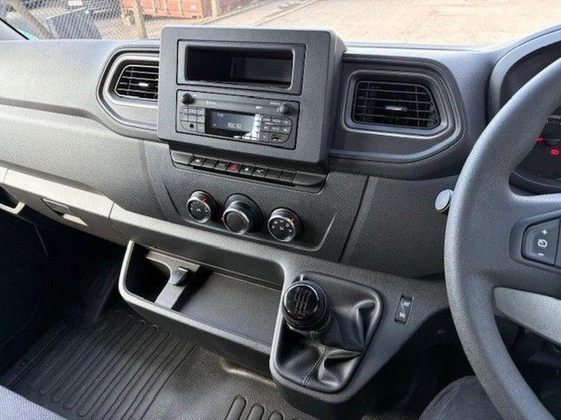 NISSAN INTERSTAR