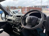 NISSAN NV400
