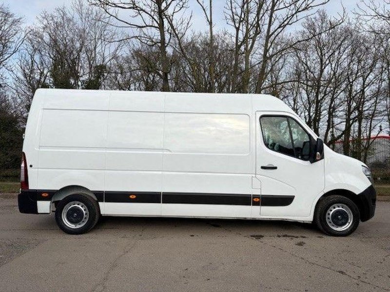NISSAN NV400