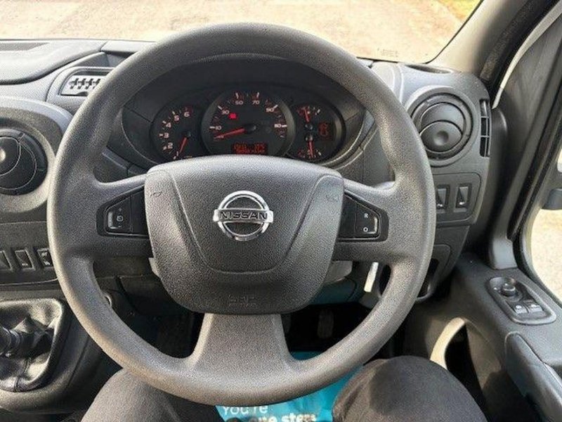 NISSAN NV400
