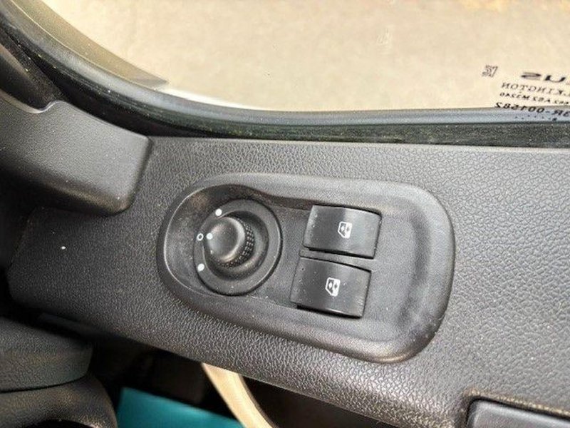 NISSAN NV400