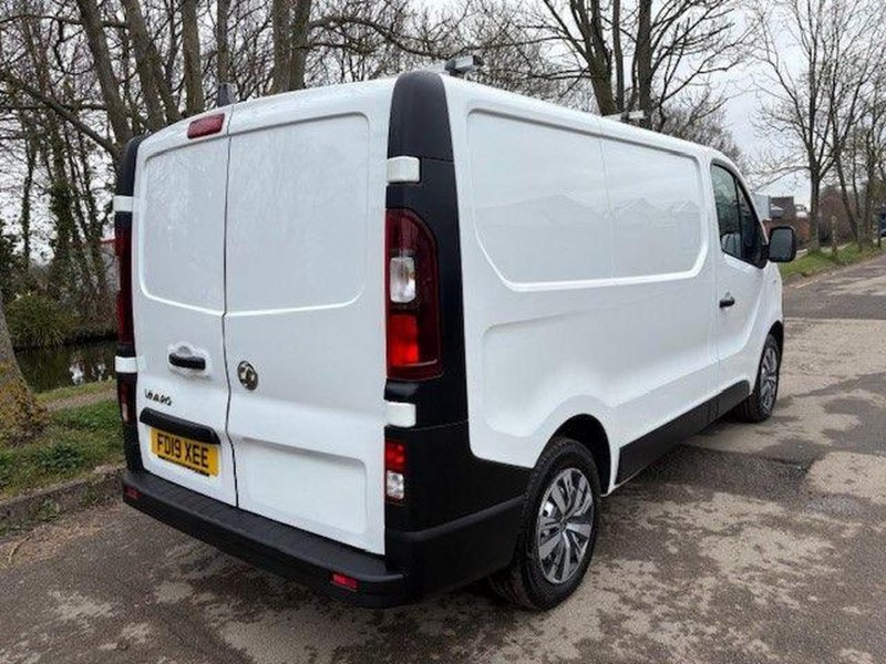 VAUXHALL VIVARO